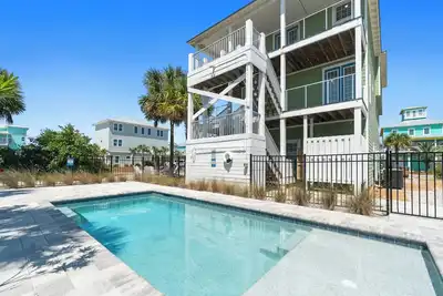 Image de Beach Home | Sleeps 23 | Pool | Game Room|Ev Charger|Beach Gear