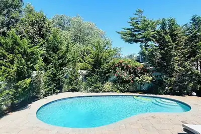 Image de The Endless Summer House Only 10 Mins Drive to Long Beach! Heated saltwater Pool