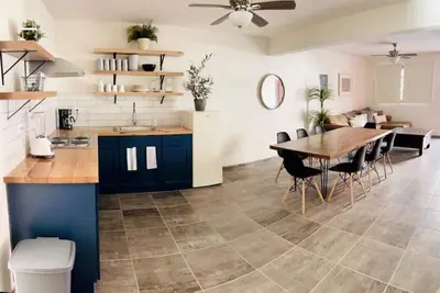 Image de Furlong3 Apartment with a special pool for family enjoyment