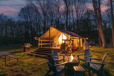 Image de Huge tent with Ac at Big Rock Creek