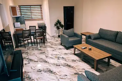 Image de SkyBridge 2-Bedroom Apt. in central Monrovia with WiFi, Pool & Beach access.