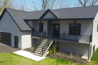 Image de Lakeside Gem! One Block From Shoreline! in fabulous Lake Geneva.