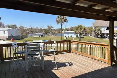 Image de Charming 3-bedroom bungalow in Sneads Ferry with boat dock and gazebo access