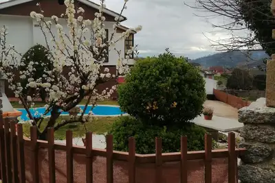 Image de \"A Casa Do Viso Do Chirin\", ideal for groups of friends, families, couples.