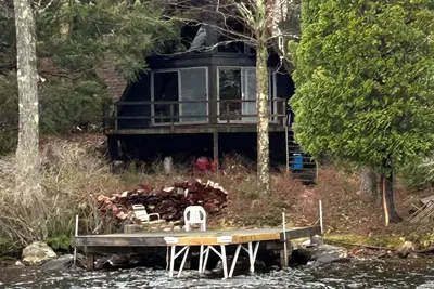 Image de Rustic 3-bedroom cabin on Canada Lake with pontoon boat
