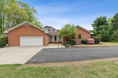 Image de Riverfront House in Kilmarnock-Perfect for the whole Family