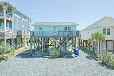 Image de 800 ft to beach! Family friendly, Pet friendly, restaurants, shopping, Fun!