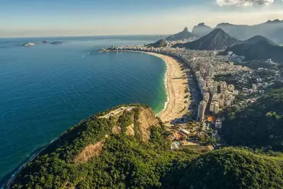 Image de Beach Apartment LEME_RJ- 4 minutes walk from the beach. Cozy and minimalist.