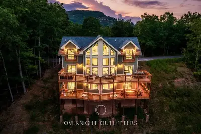 Image de Game Room/Theater/Views/Hot Tub - Hidden Splendor
