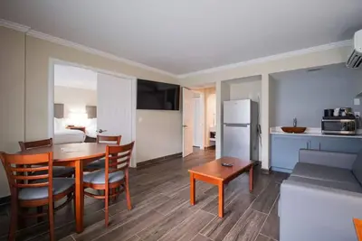 Image de Suite with 2 Queen Beds at Equus Inn, Pet-friendly, Free Parking