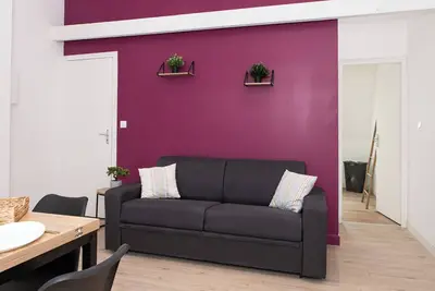 Image de studio neuf et spacieux-Le velours royal