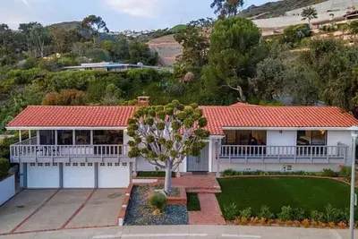Image de Breathtaking 4bed 2. 5bath Oceanview Retreat - Your dream coastal home awaits!