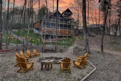 Image de Jazzy's Cozy Creekside - Hot Tub | Game Room | Screened Decks