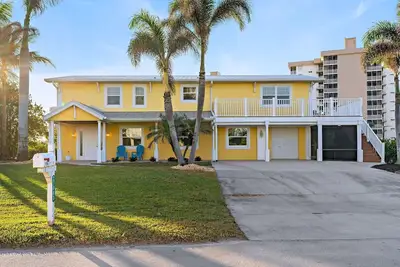 Image de The Sunshine Hideaway- Coastal Comfort Just Steps from the Beach