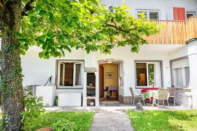 Appartement 'Weinberg 2' avec vue sur les montagnes, piscine partagée et Wi-Fi