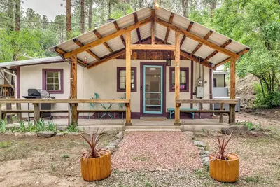 Image de BaseCamp & TrySlow: On the River, Walk to Midtown, Hot Tub