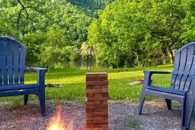 Image de Charming Riverfront Escape – Cozy Fire Pit, Stunning Gorge & Hidden Falls