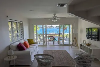 Image de Newly renovated 2br Oceanfront apartment; walk to Atlantis & Cabbage Beach! ! !