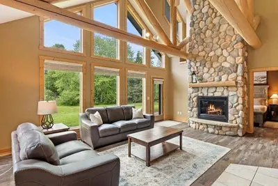 Image de New! Cozy Creekside Townhome Steps from Gull Lake Access