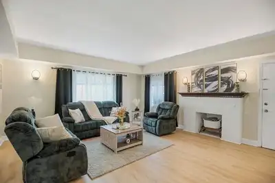 Image de Family friendly - Spacious 3-bedroom apartment in charming Takoma Park