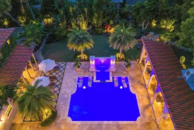Image de Fruit and Botanical Garden Estate 2 miles to downtown Ev