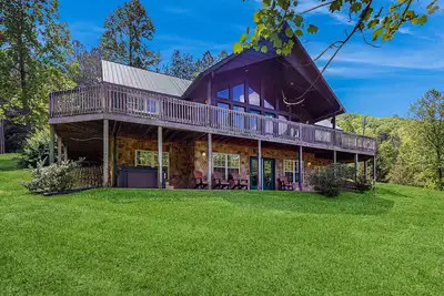 Image de Stunning cabin on valley floor w/fireplace, hot tub, shared pool & Bbq grill