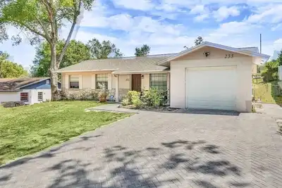 Image de 3-bedroom Biker's bungalow in brilliant Clermont Close to Downtown