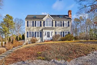 Image de Cape Cod Retreat by the Beach