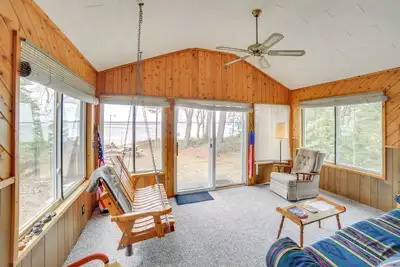 Image de Dock & Fire Pit: Lakefront Cottage in Gould City!