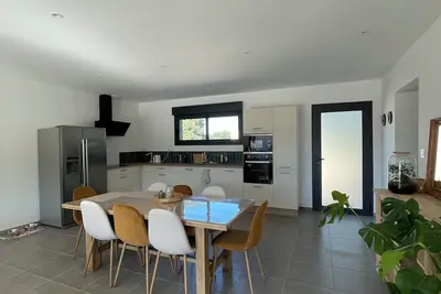 Chez Léonie maison 4 chambres avec piscine en Ardèche sud