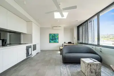 Image de Radiant 2br Top-Level Unit w/ Wi-Fi near Bondi Beach