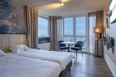 Image de Modern Oasis Retreat Perfect for Scenic Walks and Cycling - Steps from Beach