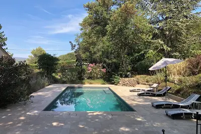 Image de Villa au cœur d’un parc arboré avec piscine, zome et cabane perchée. .