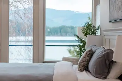 Image de Secluded Lakeside Paradise – Escape & Recharge