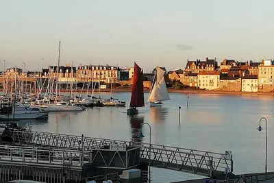 Image de Au Bord de Mer - appartement sur port de plaisance avec balcon vue mer.