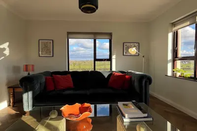 Image de Country Cottage, private hot tub, sauna, outdoor room with stove. Peaceful& calm