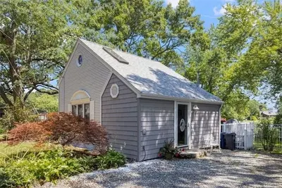 Image de This cottage is a 1 bedroom(s), 1 bathrooms, located in Warwick, Ri.