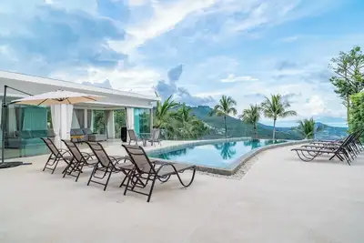 Image de Stunning 6-bedroom retreat with mesmerizing sea views, saltwater infinity pool, and rooftop solarium