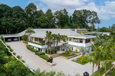 Image de Luxury 5‑bed villa in Mae Nam with pool, spa, gym, cinema & garden near golf and beaches.