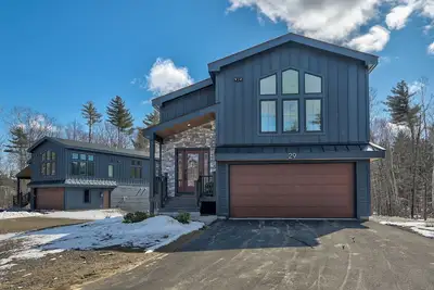 Luxurious Newly Built 4-bedroom house in charming Bartlett\/North Conway Area