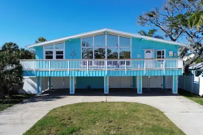 Image de ☀Bates Avenue🐬Wrap Around Deck🏖️2 Minute Drive to Beach☀Quiet Location