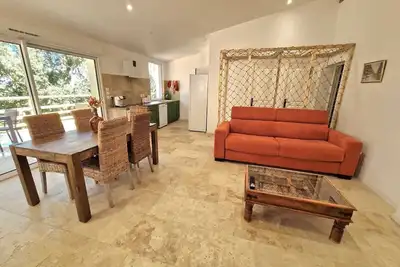 Image de Maison à la campagne proche de la mer et des commodités. 6 personnes