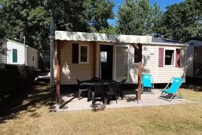 Image de Mobile-Home Standard 3 chambres + terrasse (coté terre) 6 personnes