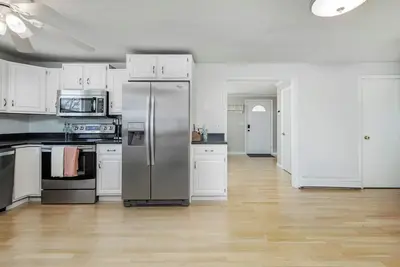 Image de Hidden Gem Lake House 3 Br, 2. 5 Ba, 6 ppl