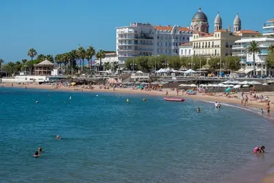 Image de Appartement entier  4 pers climatisé balcon plein sud a 2 min la plage sable fin