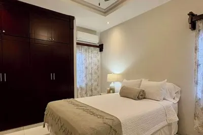Image de Your Home Away from Home - Welcome to House Valencia