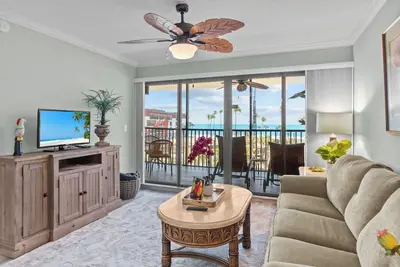 Image de 3rd-Floor Island Getaway w/ Lagoon Views – Walk to the Beach!