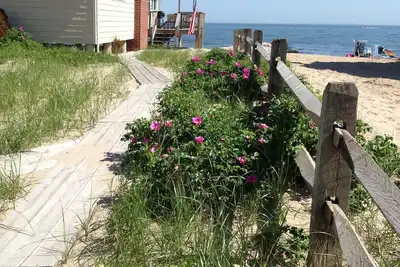 Image de Beachfront 3-bedroom family cottage in Hawks Next Beach.