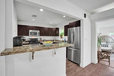 Image de Newly Renovated w Heated Saltwater Pool & Hot Tub