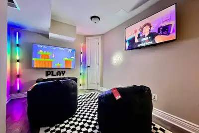 Image de Executive home in West Chester Game Room Hot Tub